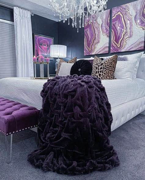 Purple And Gray Bedroom Ideas, Purple And Gray Bedroom, Silver Bedroom Decor, Black Gold Bedroom, Decor Small Bedroom, Lavender Bedroom, Purple Bedroom Decor, Purple Room Decor, Glam Bedroom Decor