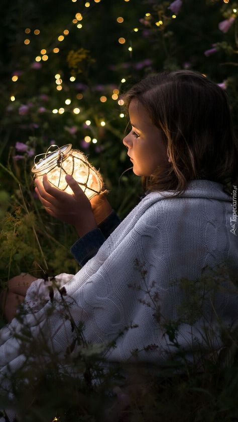 Fireflies Photography, Fairy Light Photography, Firefly Photography, Fairies Photos, Simple Portrait, Dreamy Photography, Fantasy Photography, Christmas Photoshoot, Photography Workshops