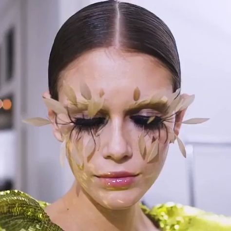 M. on Twitter: "The look at Valentino Couture S/S 2019.… " Avangard Fashion, Makeup Carnaval, Make Carnaval, Avant Garde Aesthetic, Drag Make-up, Avant Garde Makeup, Cool Makeup Looks, Creative Makeup Looks, Fantasy Makeup