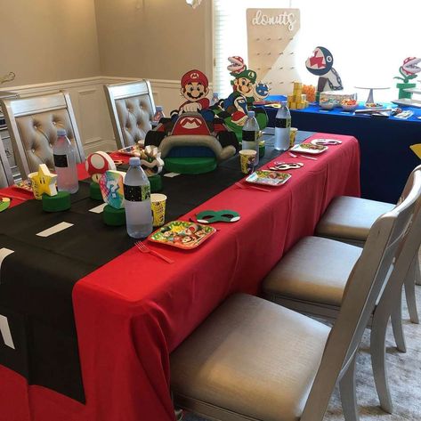 Mario Birthday Party Table Set Up, Super Mario Birthday Food Ideas, Mario Birthday Party Table Decorations, Mario Birthday Table Decor, Mario Table Decorations, Mario Birthday Party Table, Mario Party Table, Mario Bros Birthday Party, Super Mario Bros Birthday