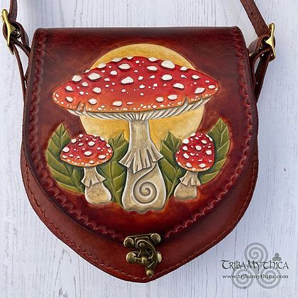 Leather Mushroom Bag, Celtic Unicorn, Leather Mushroom, Mushroom Clothes, Leather Bag Ideas, Mushroom Bag, Leather Painting, Hand Stitching Techniques, Stag Design