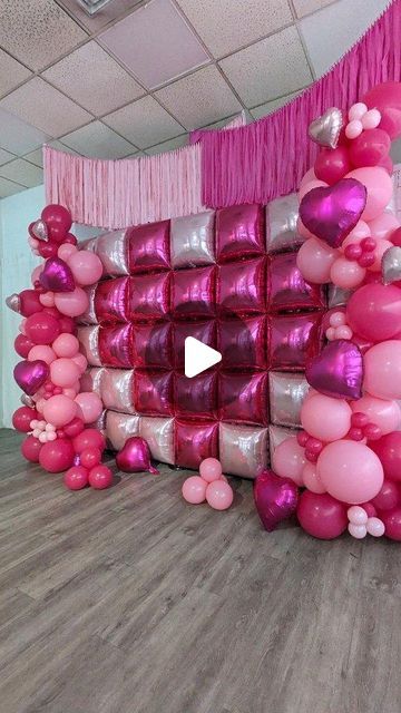 Foil Balloon Backdrop Ideas, Foil Balloon Wall Backdrop, Square Foil Balloon Backdrop, Foil Backdrop Photoshoot, Foil Wall Backdrop, Foil Balloon Backdrop, Foil Balloon Wall, Square Backdrop With Balloons, Square Balloon Backdrop