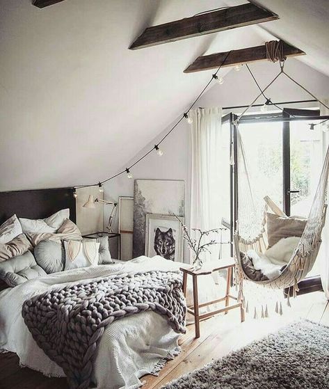 Native American Bedroom, Hammocks Inside, Relaxing Bedroom Colors, American Room, Native American Home, Indian Bedroom Decor, Native American Decor, Cosy Living Room, Attic Renovation