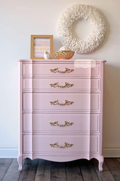 Pink French Provincial Dresser, French Provincial Bedroom Furniture, Provincial Dresser Makeover, French Provincial Dresser Makeover, Vintage Dresser Makeover, Country Bedroom Furniture, Muebles Shabby Chic, Pink Dresser, Provincial Dresser