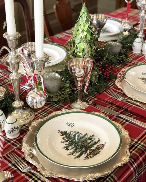 Trend Alert: "Grandpa Chic" Christmas - The Glam Pad Traditional Style Interior Design, Gift Ideas Preppy, Traditional Style Interior, Grandpa Chic, Tartan Plaid Christmas, Glam Pad, Christmas Table Setting, Christmas Tree On Table, Christmas Dinner Table