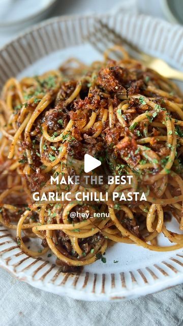 Chili Garlic Pasta, Chilli Oil Pasta, Garlic Chili Oil Pasta, Noodles With Chilli Oil, Chilli Oil Garlic Butter Pasta, Kale And Bean Soup, Chilli Pasta, Garlic Noodles, Quick Lunches