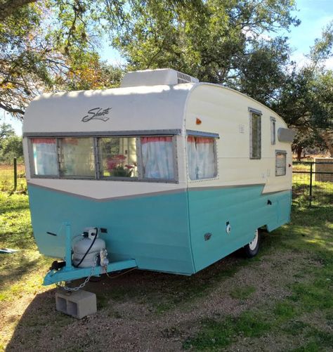 1961 Shasta 14 foot, completely renovated and in mint condition. Completely refreshed with all of the camping comforts – rooftop a/c with reinforced roof, sink with hot and cold water, vintage turquoi Camping Trailer For Sale, Retro Trailers, Vintage Trailer Interior, Shasta Trailer, Vintage Camper Interior, Tin Can Tourist, Shasta Camper, Camper Reno, Camper Trailer For Sale