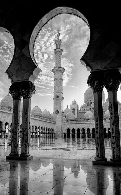 Islamic Aesthetic Black And White, Kaaba Black And White, Islam Black And White Aesthetic, Grey Islamic Aesthetic, Grey Islamic Wallpaper, Islamic Black Aesthetic, Islam Dark Aesthetic, Mosque Photography, Aesthetic Istanbul