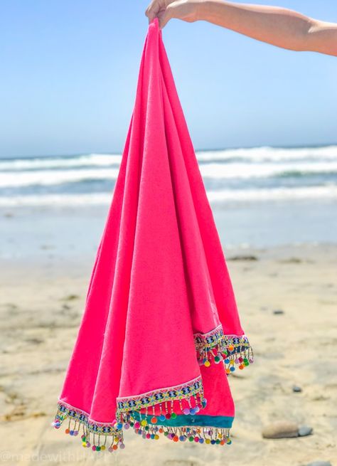 Beach Blanket Diy, Free Jewelry Making Projects, Round Blanket, Summer Diy Projects, Easy Diy Costumes, Diy Beach, Round Towel, Popular Diy, Blanket Ideas