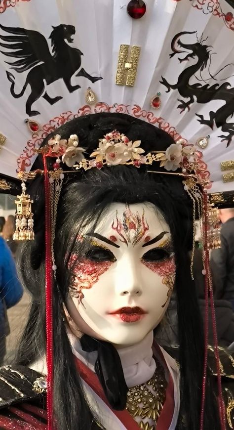 Japanese Theater Mask, Random Refrences, Geisha Mask, Disfraces Ideas, Mascara Oni, Chinese Opera Mask, Chinese Mask, Opera Mask, Chinese Opera