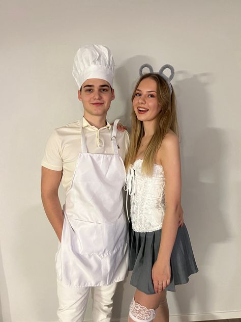 Ratatoullie Halloween Costumes, Couples Easy Costumes, Halloween Costume Inspo Couple, Ratatoullie Couples Costume, Couple Halloween Costumes Ratatouille, Ratituoi Couple Costume, Ratoutile Costume, Linguini And Remy Halloween Costume, Bf Gf Costumes