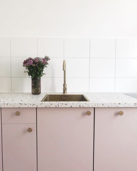 Terrazzo Kitchen Countertops, Terrazzo Kitchen, Pastel Kitchen Decor, Bold Kitchen, Pastel Kitchen, White Terrazzo, Terrazzo Tile, Tile Inspiration, Pink Kitchen