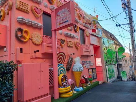 Japanese Love Hotel, Pink Tub, Love Hotel, Large Bathtub, Stay Alone, Craft Beer Bar, Tokyo Hotel, Japanese Love, Tokyo Hotels