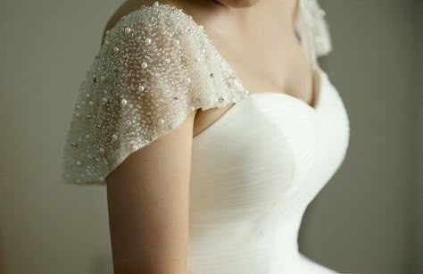 Wedding Dress Pearl, White Wedding Gown, Snowflake Dress, Dress Pearl, Sari Design, Wedding Dress Alterations, Fashionable Saree Blouse Designs, Lace Wedding Dress With Sleeves, Reem Acra