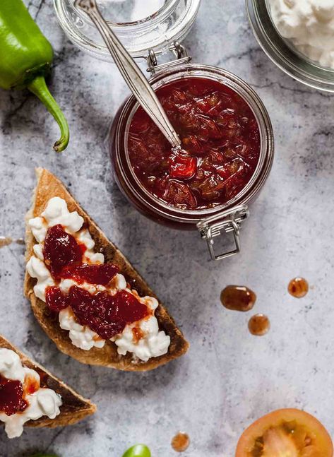 Apple-Onion Chutney Cherry Salsa Recipe, Welsh Christmas, Cherry Salsa, Bone Apple Teeth, Tomato Jam Recipe, Onion Chutney, Apple Chutney, Canning Jams, Produce Recipes