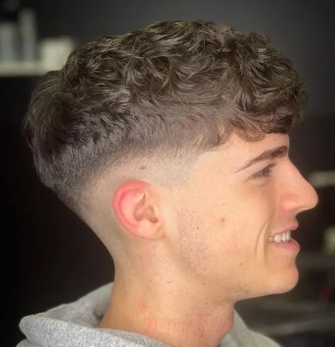 Mid Fade Fringe, Loose Perm Short Hair, Frizzy Hair Men, Faded Haircut, Loose Perm, Haircut Ideas Trendy, Ocean Princess, Taper Fade Short Hair, Mid Skin Fade