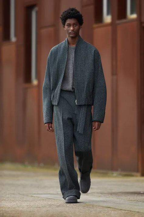 Mens Fashion Silhouettes, Ermenegildo Zegna Men, Menswear Fashion Show, Grey Outfit, Vogue Russia, Menswear Fashion, Ermenegildo Zegna, Male Fashion, Mens Fall