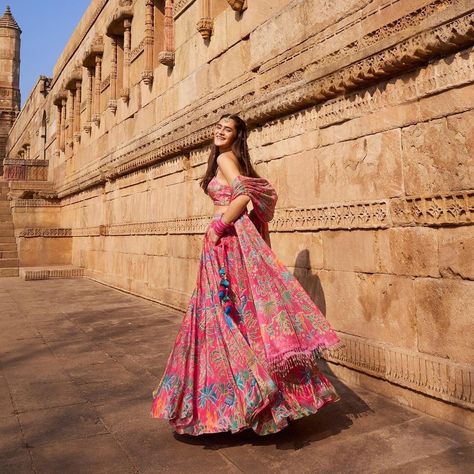 Frolicsome & Beautiful Sets By Anita Dongre For The Modern Brides! Lehnga Photoshoot Poses, Beautiful Lehenga, Indian Outfits Lehenga, Wedding Lehenga Designs, Lehnga Dress, Anita Dongre, Traditional Indian Dress, Indian Dresses Traditional, Traditional Indian Outfits