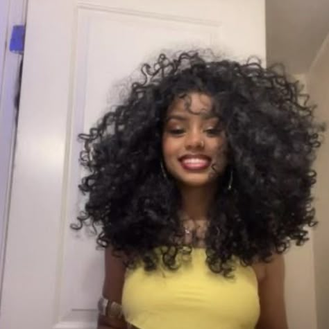 Perm Black Women, Long Curly Hair Black Women, 3c Afro, Curly Hair Pictures, 4a Hair, Natural Curly Hair Cuts, Big Curly Hair, Beautiful Curly Hair, Hairdos For Curly Hair