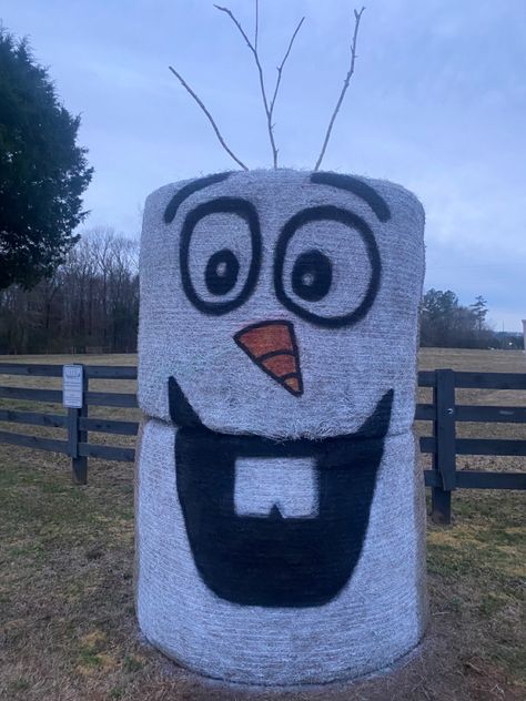 Hay Bale decoration Round Hay Bale Decorating Ideas Christmas, Hay Bale Decorating Ideas Christmas, Round Hay Bale Decorating Ideas Fall, Round Bale Decorating Ideas, Christmas Hay Bale Decor, Christmas Hay Bales, Round Hay Bale Decorating Ideas, Christmas Hay Bale, Hay Bale Christmas