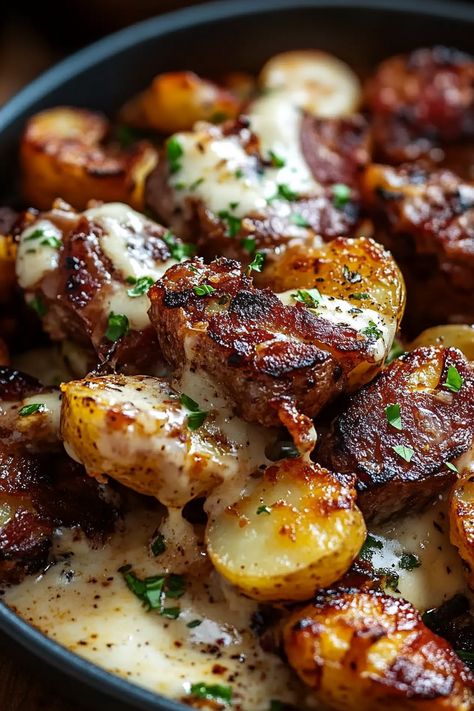 mississippi mud potatoes Bbq Potato Ideas, Christmas Baked Potatoes, The Best Potatoes Ever, Dinner Party Potato Recipes, Uses For Potatoes, Crazy Potatoes Recipe, Baked Potatoes With Cheese And Bacon, Bacon And Potatoes Recipes, Recipes For Family Gatherings