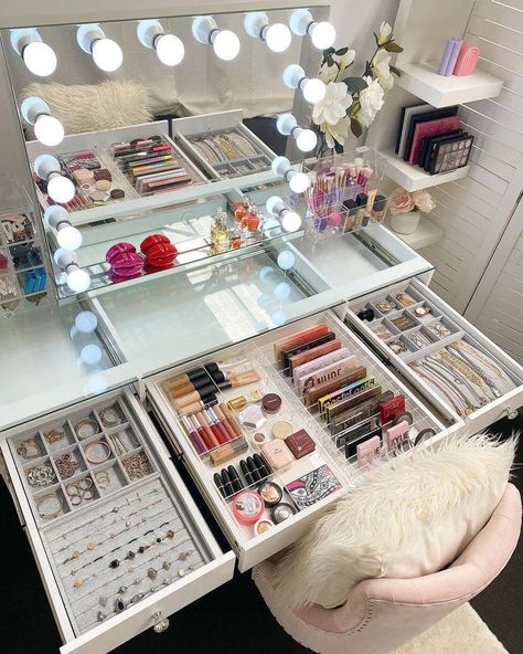 Beauty Room Vanity, Room Organization Bedroom, Future Apartment Decor, Room Redesign, Vanity Room, Glam Room, Girly Room, Cute Bedroom Decor, Dreamy Room