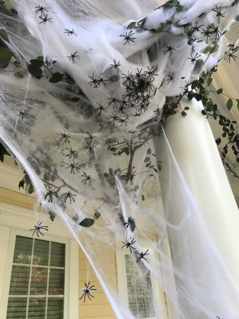 Wallpapers Halloween, Spider Web Halloween Decorations, Halloween Aesthetics, Scary Halloween Decorations Diy, Halloween Decor Diy, Halloween Spider Decorations, Halloween Ball, Halloween Fest, Halloween Front Porch Decor