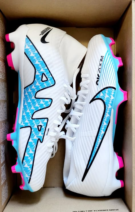 Football Boots Aesthetic, Football Shoes Nike, Nike Rosa, Pink Soccer Cleats, Womens Soccer Cleats, Cool Football Boots, Best Soccer Cleats, Best Soccer Shoes, Rugby Boots