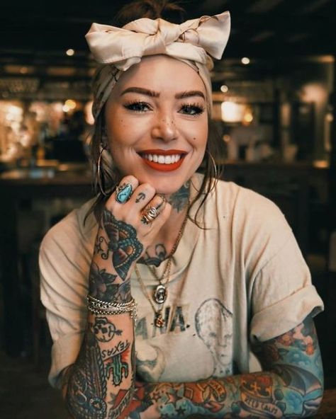 girl tattoo goals fashion Forearm Tattoo Girl, Tattoos Masculinas, Woman With Tattoos, Mujeres Tattoo, Model Tattoo, Tattoed Women, Initial Tattoo, Tattoo Girls, Vintage Band Tees