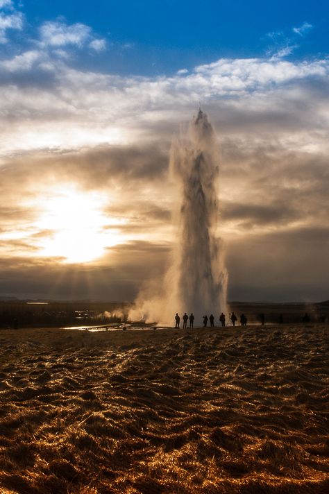 Iceland Countryside, Iceland Photography Landscapes, Traveling Iceland, Geysir Iceland, Iceland Travel Photography, Iceland Resorts, Ice Land, Iceland Island, Iceland Nature