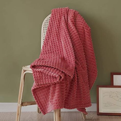 Simple&Opulence Luxury Flannel Fleece Home Furnishing Throw Blanket - Multiple colors - perfect for you or someone else. Makes a great house warming or holiday gift! Coral Bedding, Velvet Throw Blanket, Red Throw Blanket, Blankets For Winter, Green Throw Blanket, Modern Blankets, Fluffy Bedding, Warm Throw Blanket, Faux Fur Throw Pillow