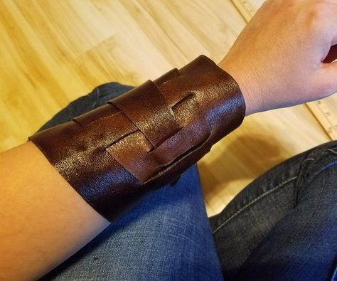 Desert Scavenger Bracer (AKA Rey's Bracer / Arm Guard From Star Wars: the Force Awakens): This is adapted from a McCall's pattern I saw in the store. As in, I looked at the back of the package and then realized how easy this bracer was to make! Another great thing is that it holds itself on just with friction. You don't need any fancy ... Desert Scavenger, Centaur Costume, Band Outfits, Mardi Gras Costumes, Arm Guard, Star Wars The Force Awakens, Star Wars Costumes, Halloween Costume Contest, The Force Awakens