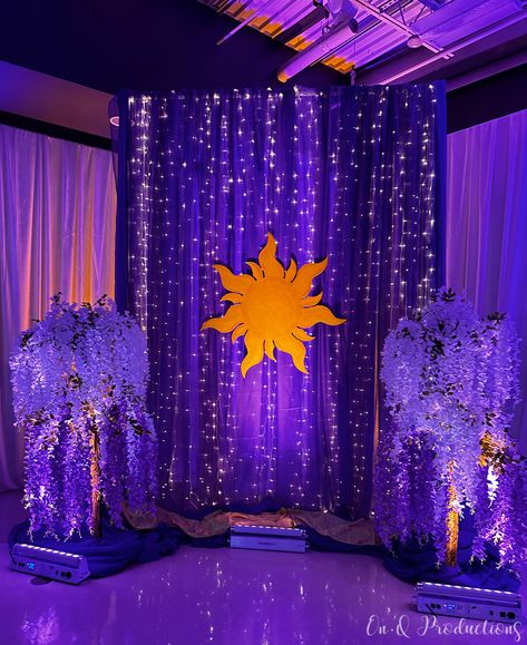 Tangled inspired! Tangle Theme Sweet 16, 15 Table Decorations Ideas, Rapunzel Quince Centerpieces, Tangle Themed Quince, Tangled Formal Theme, Tangled Hoco Decorations, Tangled Theme Backdrop, Tangled Backdrop Ideas, Descendants Quinceanera