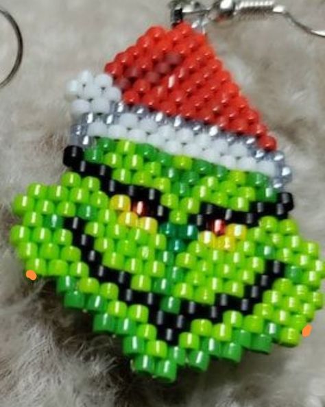 Grinch Beaded Earrings, Holiday Earrings Diy, Coin Purse Crochet Pattern, Beaded Jewelry Earrings, Beautiful Beaded Jewelry, Seed Bead Crafts, Bead Crafts Diy, Beaded Earrings Tutorials, Brick Stitch Earrings