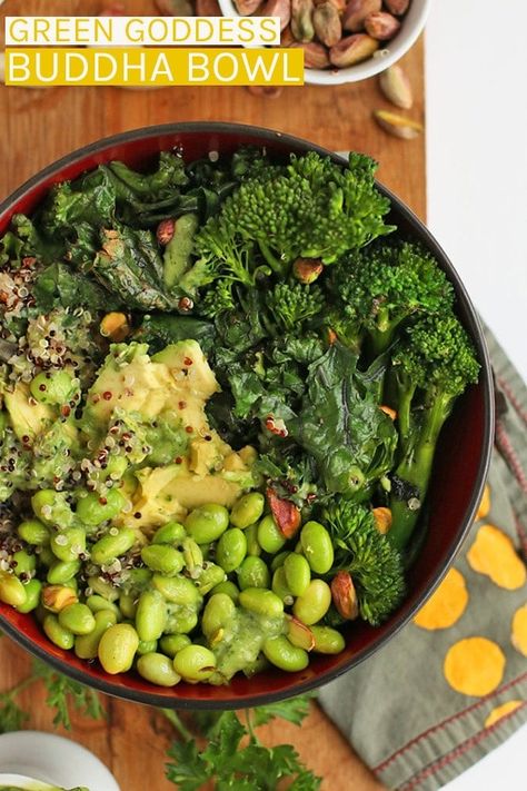 Enjoy a healthy vegan and gluten-free Green Goddess Buddha Bowl filled with quinoa, broccolini, kale, and homemade green goddess dressing. Buddha Bowl Sauce, Vegan Buddha Bowl, Healthy Bowls Recipes, Goddess Dressing, Green Goddess Dressing, Vegan Lunch Recipes, Buddha Bowls, Sans Gluten Sans Lactose, Healthy Bowls