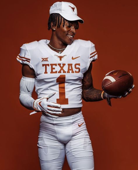 Superman X Batman Hot, Football Media Day, Male Face Claims, Evan Stewart, Attractive Black Men, Sports Photoshoot, Football Poses, College Football Players, Texas Football