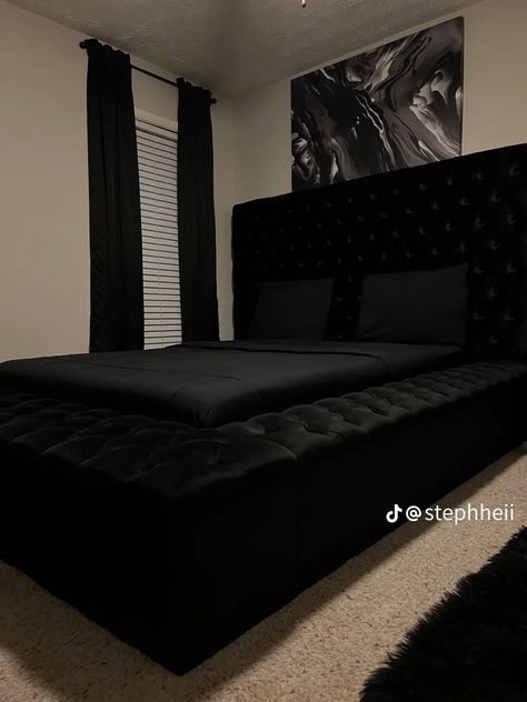 All Black Bedroom, All Black Room, Modern Black Bedroom, Black Room Decor, Bedroom Furniture Ideas, Girl Apartment Decor, Black Bedroom Decor, Girly Apartment Decor, Luxury Room Bedroom