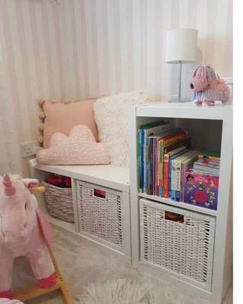 Tiny Living Room Storage Ideas, Kallax Reading Nook, Kids Book Storage Ideas, Kallax Bookcase, Kallax Kids Room, Bookcase Inspiration, Ikea Cubes, Bookcase Ideas, Kallax Shelving