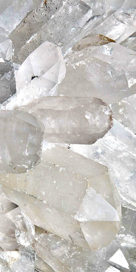 Discover The Health Benefits of CLEAR QUARTZ at lohve.com Clear Quartz Wallpaper, Clear Aethstetic, Clear Crystal Aesthetic, Clear Quartz Crystal Aesthetic, Clear Quartz Aesthetic, Quartz Background, Quartz Wallpaper, Quartz Aesthetic, Clear Wallpaper