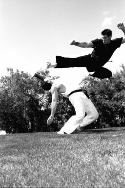 Flying side kick... not as practical as one may think for everyday use Flying Side Kick, Bruce Lee Training, Martial Arts Instructor, Bruce Lee Photos, Man Anatomy, Karate Martial Arts, Side Kick, Hapkido, Training Motivation