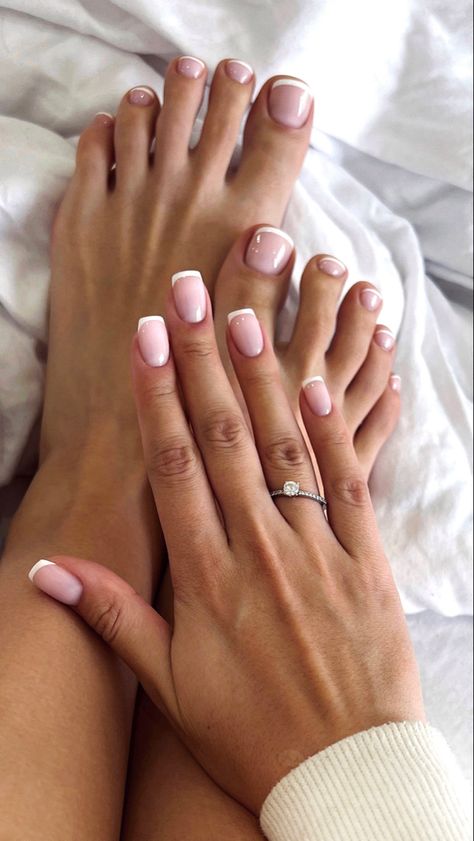 French Tip Nail Aesthetic, French Mani Pedi, American Manicure Nails, French Manicure Toes, Pink French Nails, Nail Aesthetic, Aesthetic Nail, Pink Chrome Nails, Gel Toe Nails