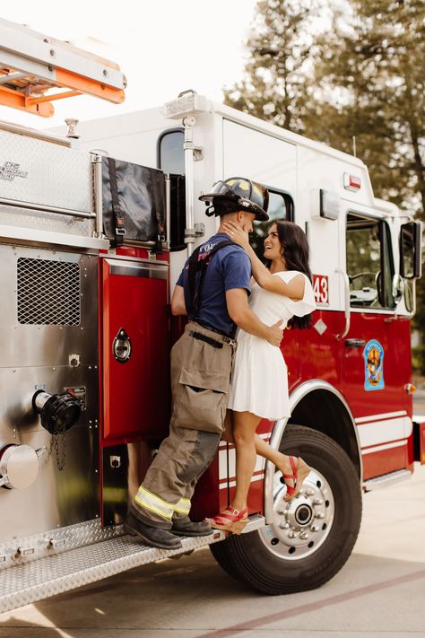 Firefighter engagement session / outfit inspiration for fire station engagement session / Christa B Photography Firefighter Couple Pictures, Fireman's Carry, Firefighter Engagement Pictures, Firefighter Couple, Fireman Wedding, Firefighter Engagement, Fire Pictures, Firefighter Photography, Engagements Pictures