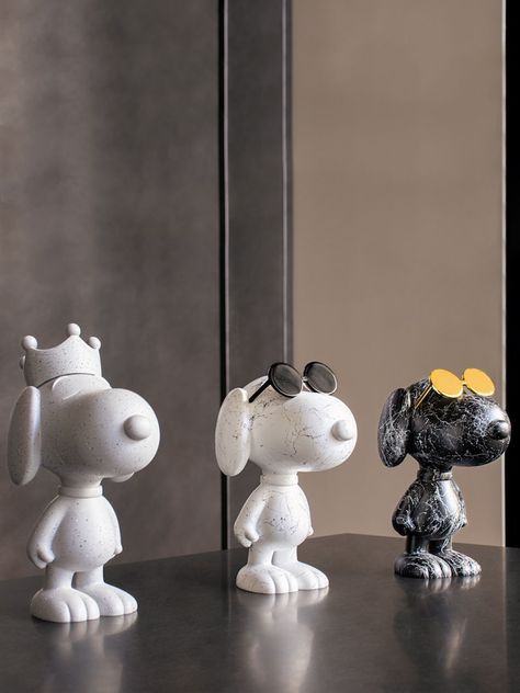 Find LEBLON DELIENNE Snoopy Sun Graf & Gold on Editorialist. Height: 27cm Width: 14cm Depth: 18.5cm. Finish: Matte black and chromed gold. Resin What To Do When Bored, Chess, Black House, Matte Black, Snoopy, Sculpture, Sun, Gold, Black