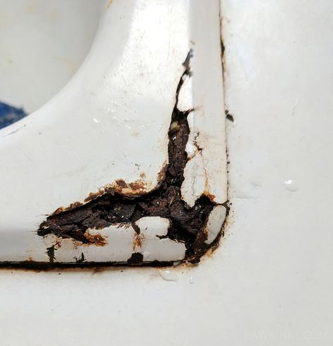 DIY rusty sink repair and patch Vintage Cast Iron Sink, Tub Refinishing, Old Bathtub, Sink Repair, Vintage Sink, Cast Iron Sink, Old Sink, Cast Iron Bathtub, Cast Iron Tub