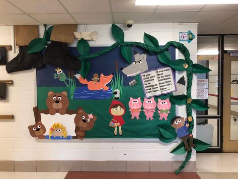 Storybook Bulletin Board Fairytales Display Board, Storybook Bulletin Board Ideas, Fairy Tale Bulletin Board Ideas, Fairy Tale Bulletin Board, Fairytale Bulletin Board Ideas, Prek Memory Book, Fairytale Display, Storybook Classroom, Character Bulletin Boards