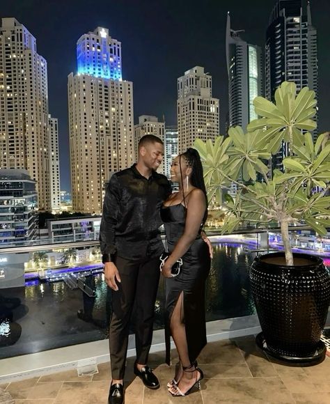 Couple Dinner Outfit Night, Date Night Outfit Couple Black, Couple Night Out Outfit, Black Couple Date Night Outfits Classy, Fancy Date Night Outfit Couple, Cute Couple Date Pictures, Black Couple Outfits Matching Classy, Dinner Dates Black Couple, Matching Couple Outfits Classy