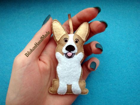 feltypets.Etsy.com #corgie #corgi #welshcorgi #pembroke #feltypets #bilokon_handmade #feltdogs #feltdog #feltcorgi #personalizedgifts #personalizeddog #etsymaster #artdog #sweetcorgi #handmade Felt Corgi, Corgi Ornament, Vintage Christmas Crafts, Animal Ornaments, Christmas Tree Dress, Felt Tree, Handmade Keychains, Felt Crafts Diy, Felt Christmas Decorations