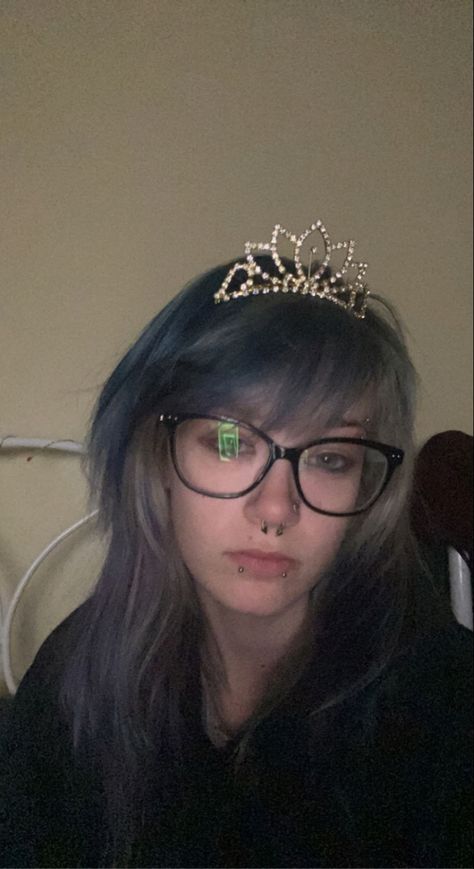 Selfie with scene hairstyle + tiara Scene Tiara, Emo Glasses, Kids Tiara, Aesthetic Selfie, Emo Aesthetic, Scene Girls, Kids Glasses, Scene Kids, Scene Emo