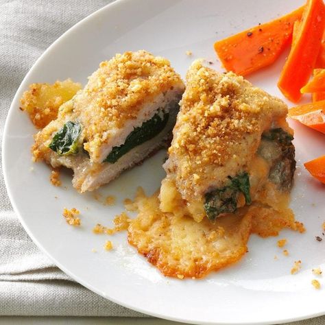 Spinach & Gouda Stuffed Pork Cutlets Gouda Cheese Recipes, Pork Cutlet Recipes, Breaded Pork Chops, Feta Chicken, Cutlets Recipes, Baked Dinner, Dinners To Make, Pork Dinner, Gouda Cheese