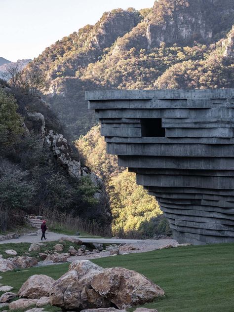 Layered Architecture, Open Architecture, Outdoor Stage, Japanese Interiors, American Houses, Outdoor Concert, Concrete Structure, New Museum, Valley View